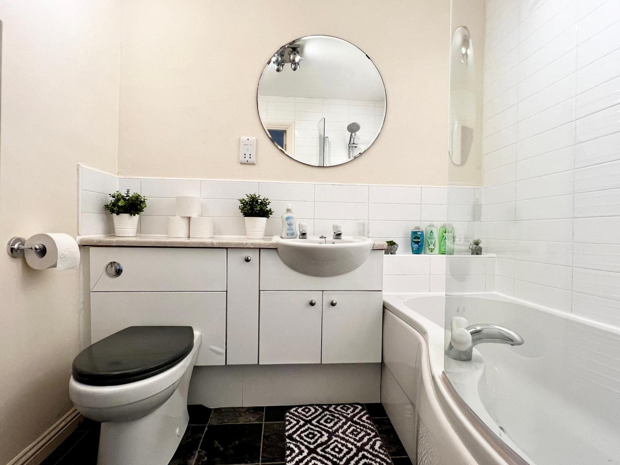 דירות גלאזגו Stylish Modern Flat With Juliet Balcony & Parking מראה חיצוני תמונה