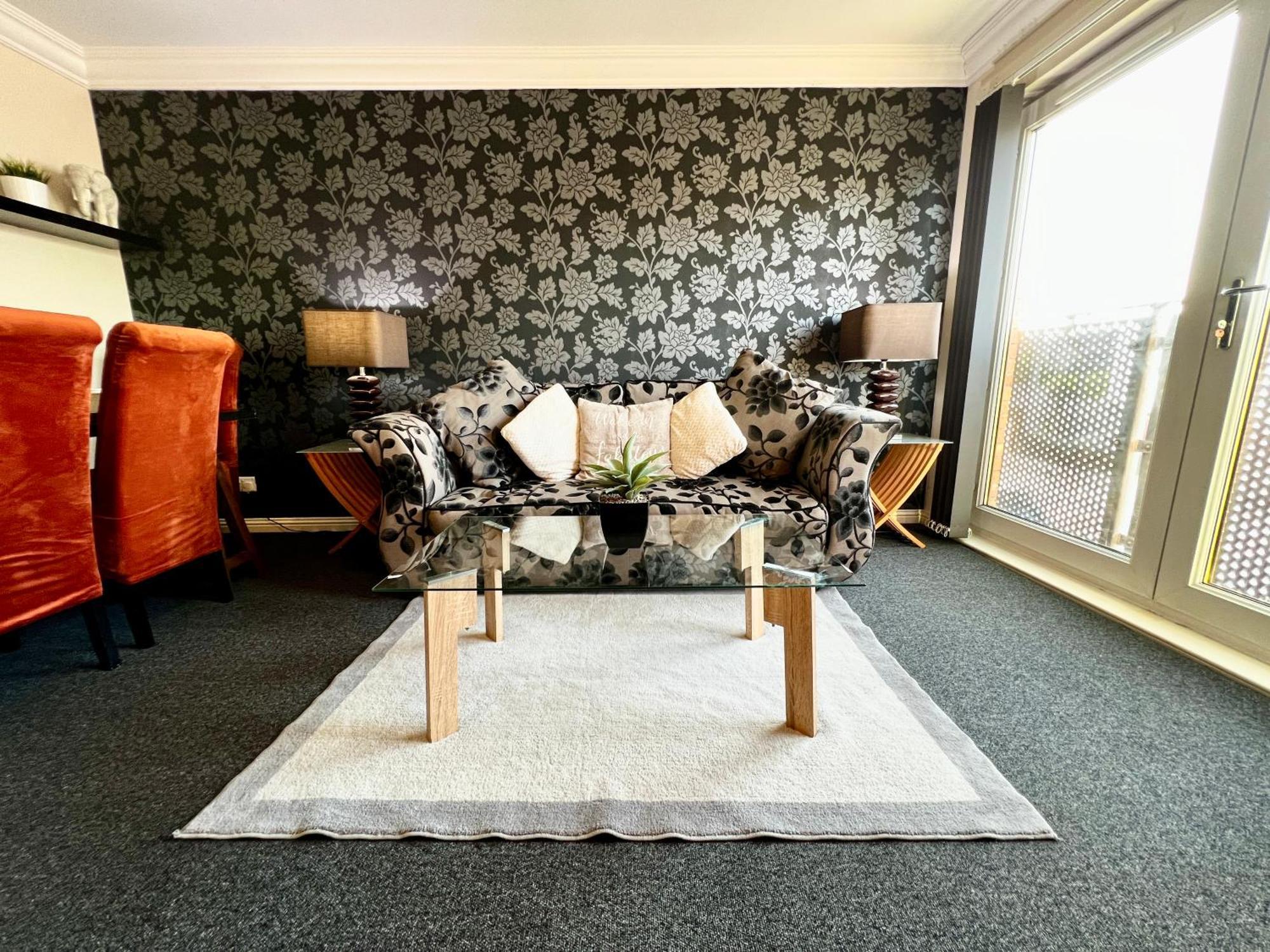 דירות גלאזגו Stylish Modern Flat With Juliet Balcony & Parking מראה חיצוני תמונה
