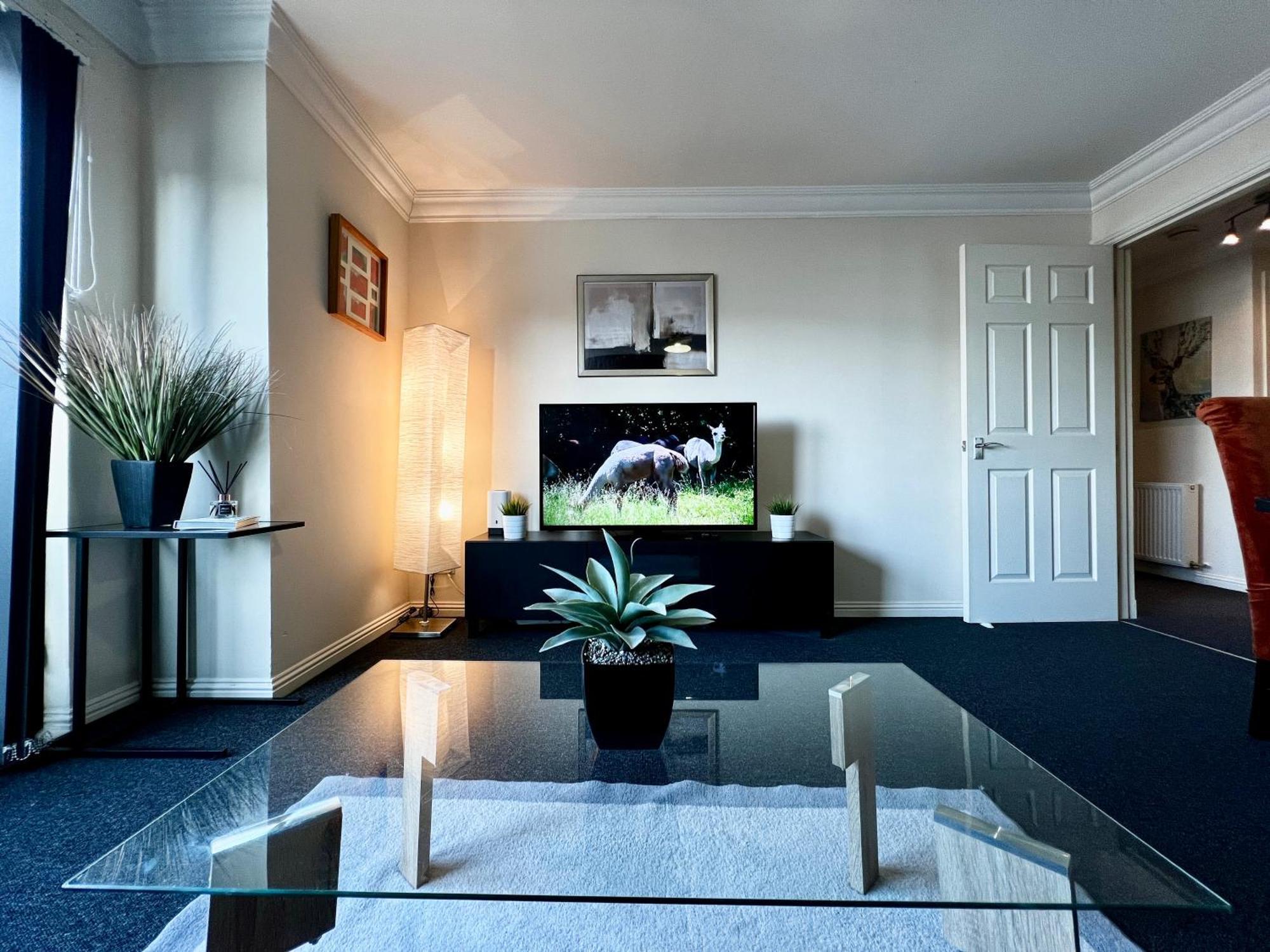 דירות גלאזגו Stylish Modern Flat With Juliet Balcony & Parking מראה חיצוני תמונה
