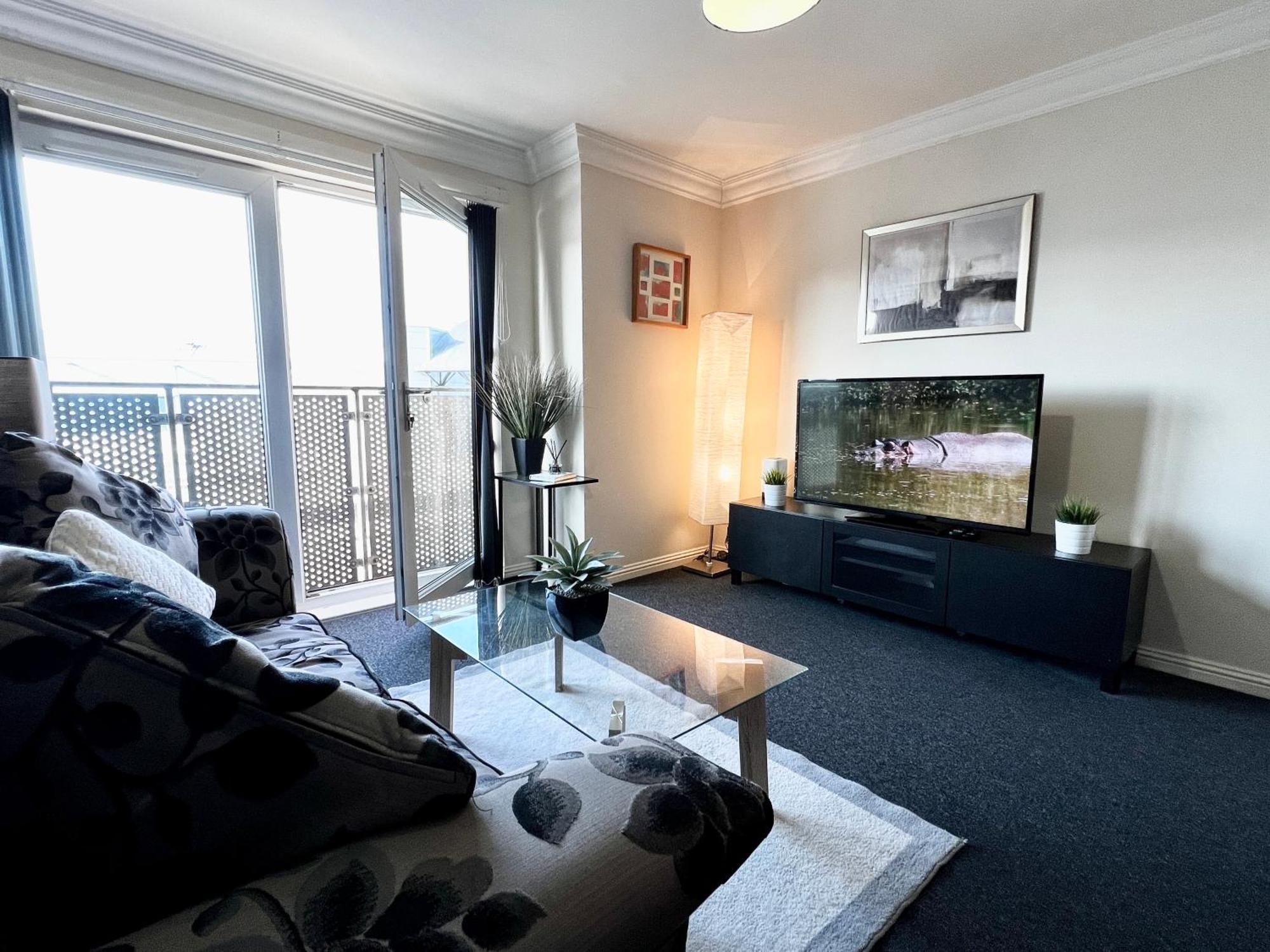 דירות גלאזגו Stylish Modern Flat With Juliet Balcony & Parking מראה חיצוני תמונה