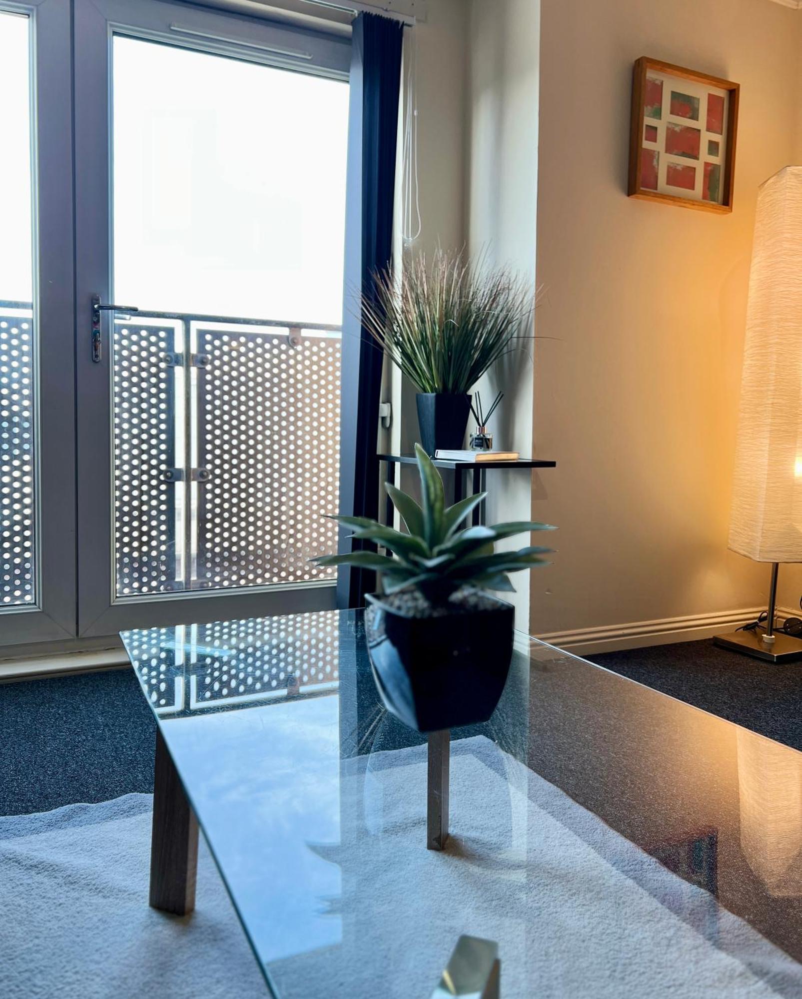 דירות גלאזגו Stylish Modern Flat With Juliet Balcony & Parking מראה חיצוני תמונה